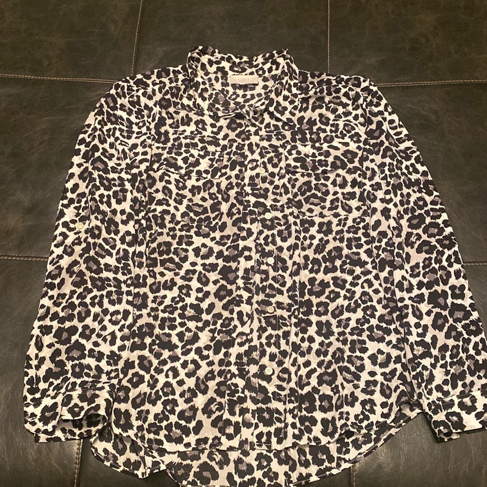 Woman’s loft blouse size large